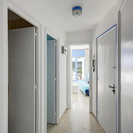 In With Beachfront View Διαμέρισμα Ρόζες