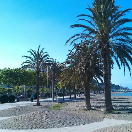 Διαμέρισμα In With Beachfront View Ρόζες