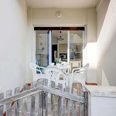 Διαμέρισμα In With Beachfront View Ρόζες