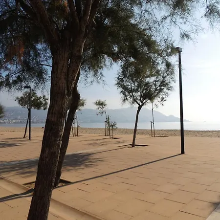 Διαμέρισμα In With Beachfront View *