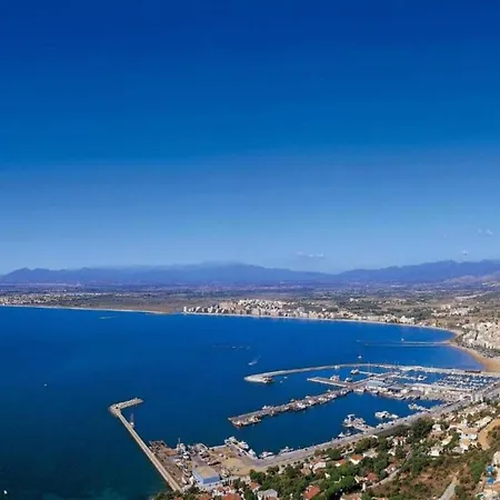 In With Beachfront View Διαμέρισμα